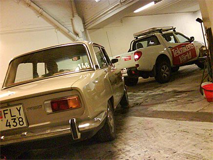 Död och nästan begraven räddas Alfan ur en annan tidnings garage.