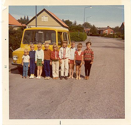 Personer som numera hämtar ut sina paket på macken.