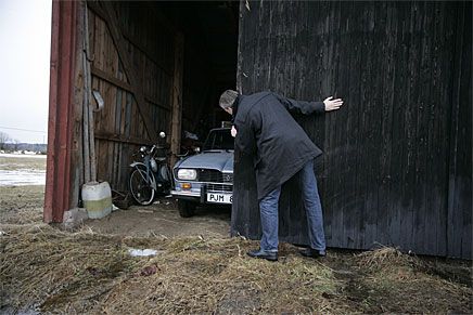 I en lada utanför Eskilstuna stod en R16 alldeles ensam.