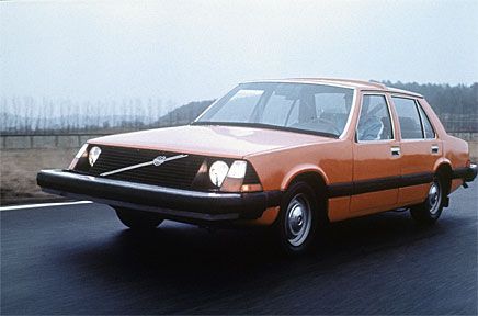 Volvos säkerhetsexperimentbil VESC byggde på ett nedlagt projekt som skulle ersätta 140/160-serierna. VESC fylldes med mängder av olika säkerhetsdetaljer.