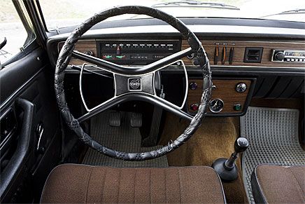 Kommer du ihåg hur det kändes? Eller minns du bara pappas ryggtavla? Snart en uddabil: Volvo 145.