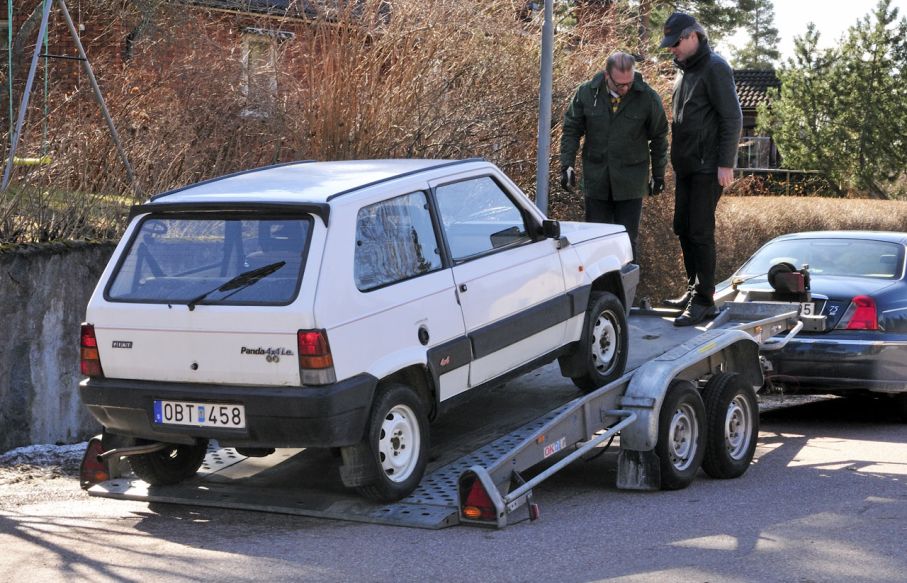 1. April 2010: En gratis Panda 4X4 i Falun. Klassiker rycker ut!
