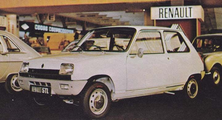 Renault 5 presenterades förviss förr aåret men har redan blivit en storsäljare i Europa, nytt för 1973 är att växelspaken nu flyttat ned på golvet.
