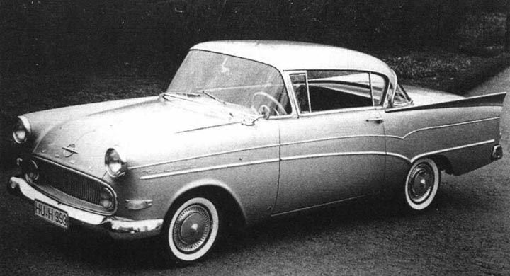 P1 coupe 1959 med usa-influenser och vassa fenor.