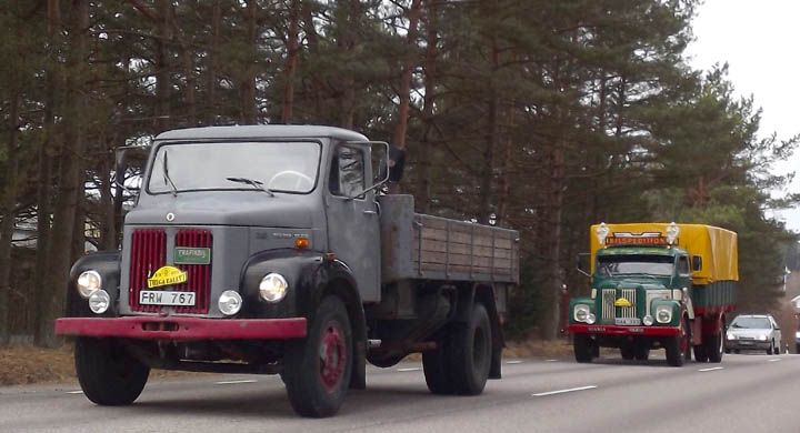 Kjell Åke Larsson från Glava i Värmland dundrar förbi med Scania AL36.