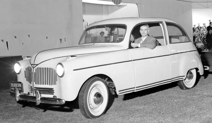 Den här till synes mycket moderna prototypen 1941 är byggd av förnyelsebara råvaror, sojabönor!
“Industry, agriculture, and transportation are the three things that make the world go round,” menade Henry Ford och i denna kaross förenades de tre. Anv sojabönorna gjorde man en smet med fenolharts, för stadga tog blandade man i fiber från lin och hampa.