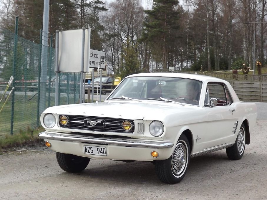 Pigg femtioåring, i April 1964 hade Mustang premiär och den är lika populär nu som då.