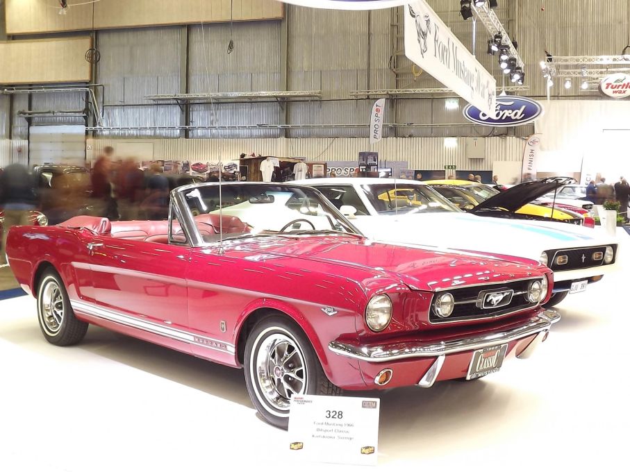 Femtioårsjubilerande Mustang uppmärksammades med en specialmonter.