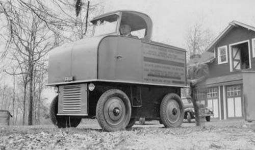 Flygplanstillverkaren Martin Aeroplane Company byggde den här märkliga lastbilen på prov under tidigare delen av 30-talet. Ser misstänkt eldriven ut men inget verifierat.