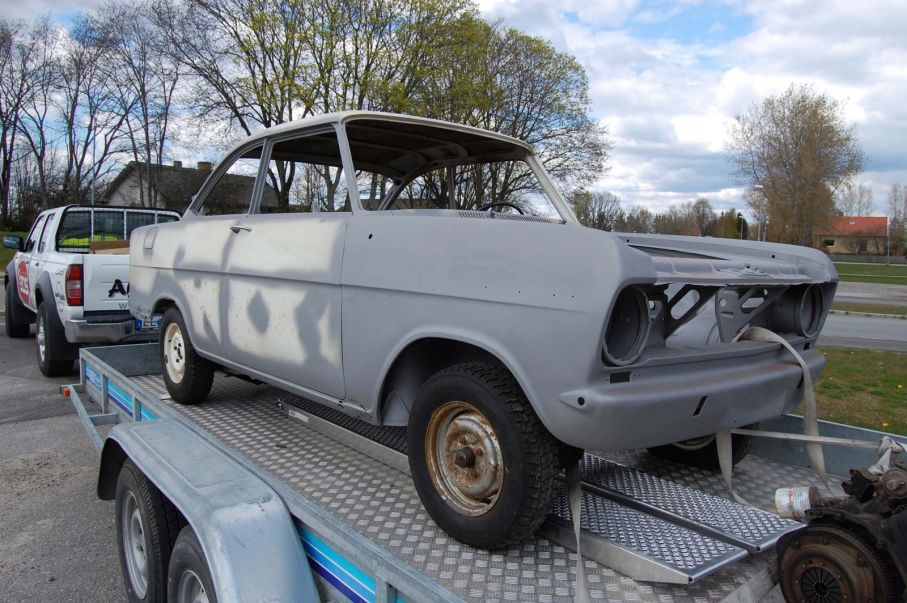 En Opel Kadett A Coupé köps för några tusen på Blocket...