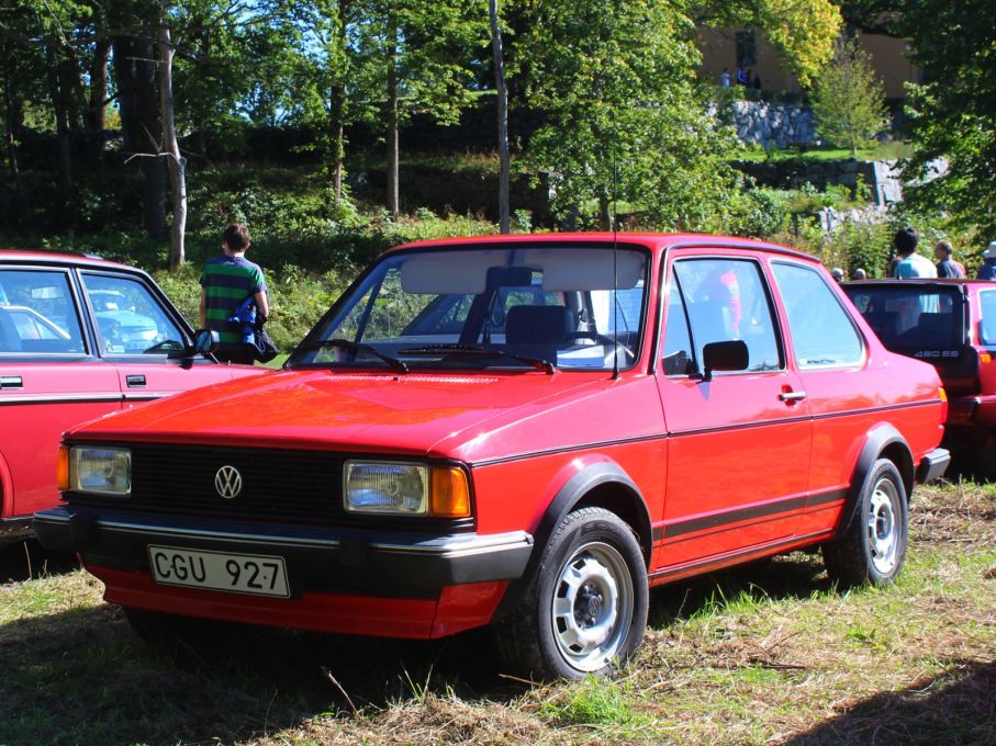 Betydligt beskedligare, vanlig 75-hästars Jetta från 1982