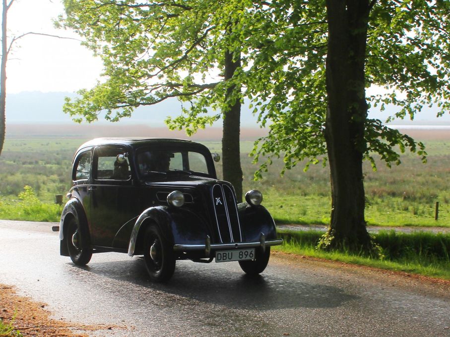 Ford Anglia 1951 i morgondiset.
