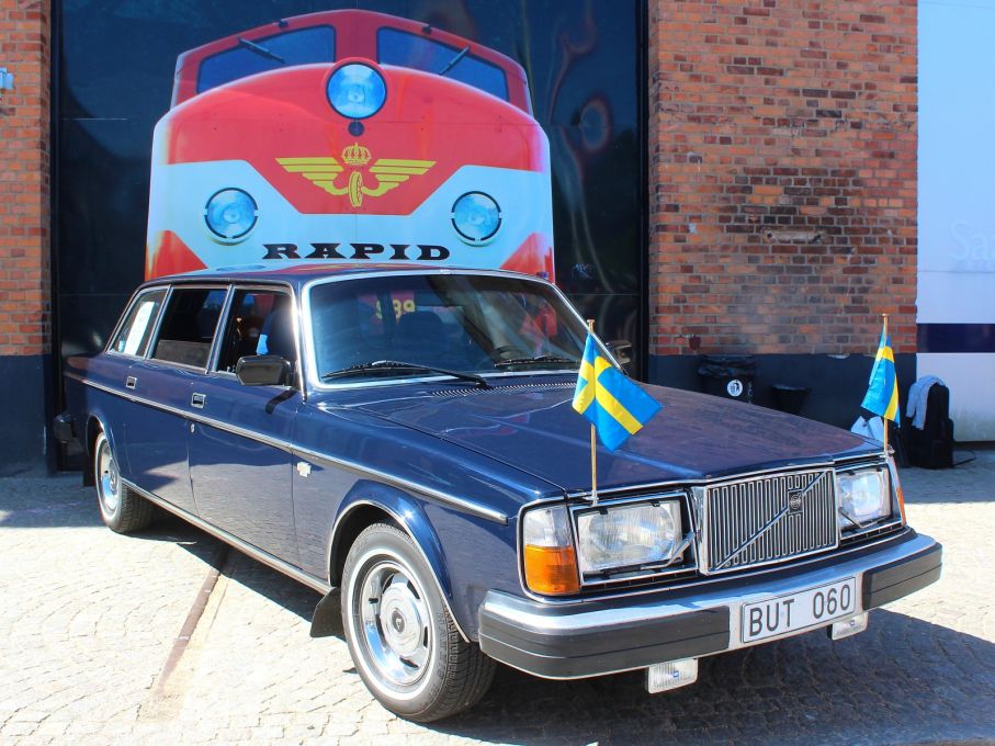 264TE:en tillhör Volvomuseet, men fick denna dag flytta upp och stå på paradplats vid Saabmuseet.