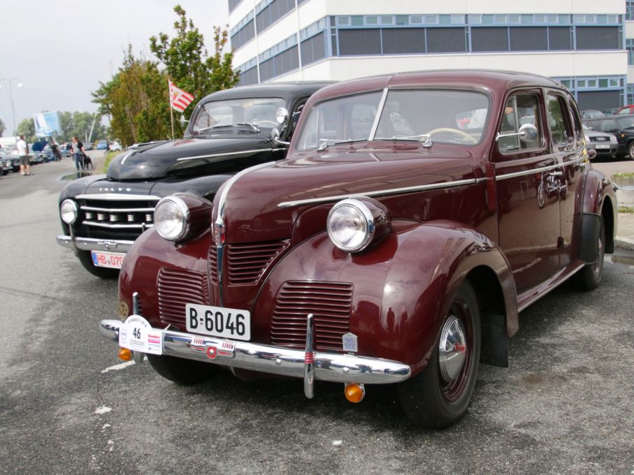 Volvo PV60, arbetet med nya storvolvon hade börjat 1939 men kriget kom emellan. En bil visades upp redan 1944 men kriget pågick ännu och produktionen kom inte igång förrän sent 1946. Så grattis PV 60, 70 år!