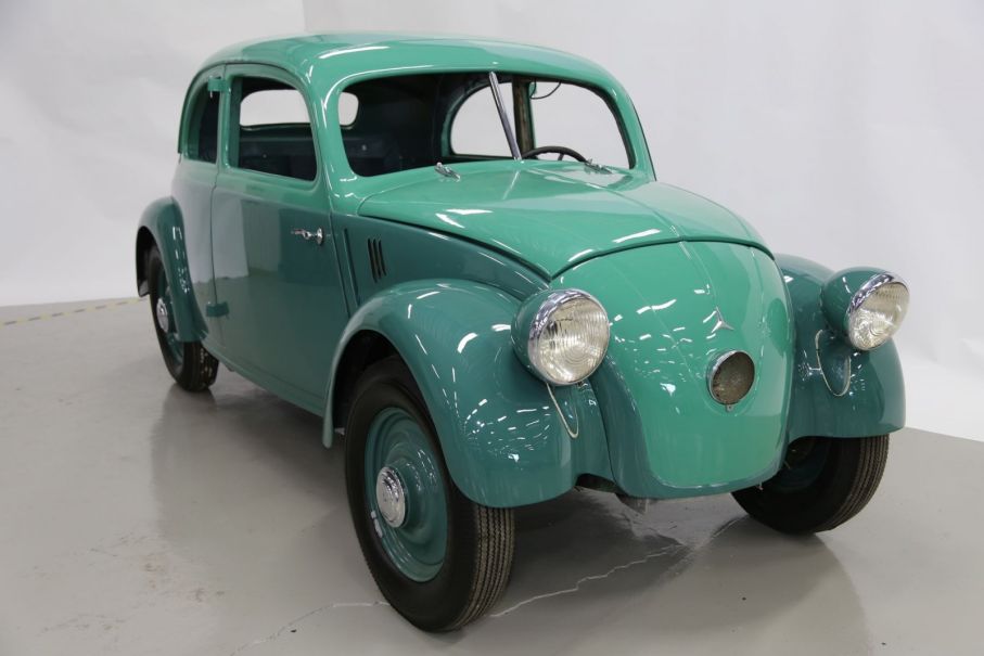 En Mercedes med svansmotor! MB 170H 1936. Renoveringen är långt gången men bilen är inte helt monterad och en del delar saknas.