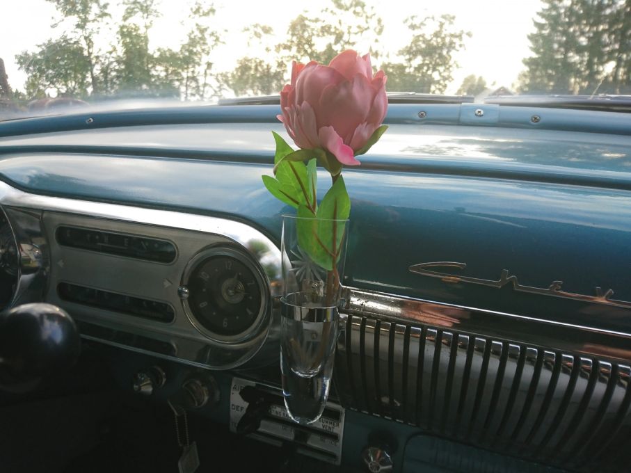 Det enklaste blev nästan det svåraste. I över 7 månader var vasen tom. Det blev till slut Kåres fru Lena som löste problemet med den saknade rosen i vasen.