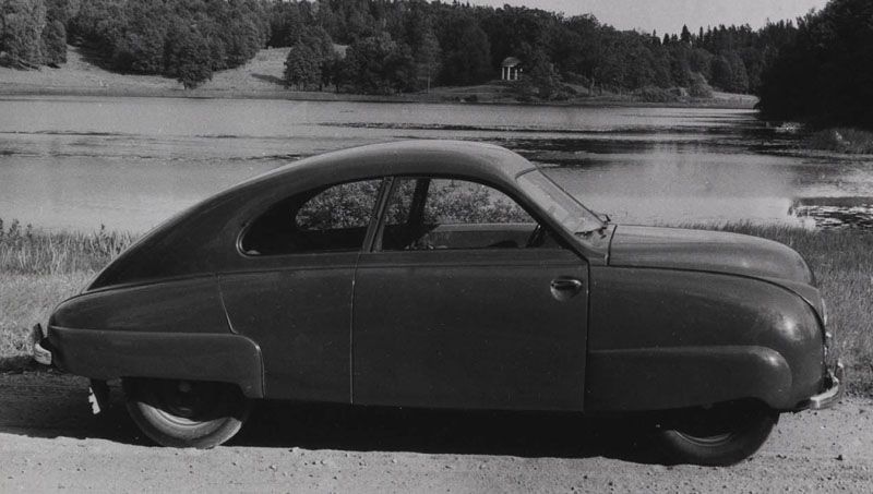 Saab prototyp #2 från 1947. Med vågat nerdragna skärmar och försänkta dörrhandtag.