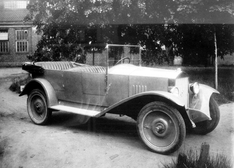 Här är den allra första prototypen - nummer 1. Karosseriet gjordes av Adolf Freychuss vagnfabrik i Stockholm.