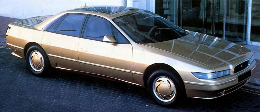 IAD stod för International Automotive Design. 1988 visade dom upp hur en lyxbil skulle se ut. Royale var baserad på teknik från Subaru XT.