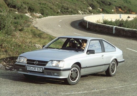 Monza uppdaterades till 1983 och fick internbeteckningen A2, föregångaren kallades A1. Ny front hörde till förändringarna. Monza GSE hade digital instrumentering och massor av andra tuffa detaljer, synd att Monza-produktionen lades ned i juni 1986. Lite fler än de 27 218 Monza A1 och de 16 594 Monza A2 som tillverkades under åtta år borde det allt ha blivit.