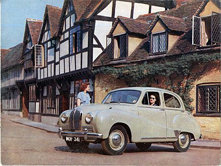 Austin A40 Somerset tillverkades 1952-54 i den bulliga stil som Austin odlade i början av 50-talet. Somerset var en typisk engelsk familjebil i mellanklassen med rymlig läderdoftande interör men med blygsamma fartresurser.