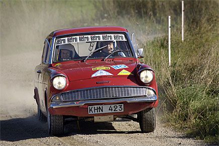 Jårs Damberg, en av frontfigurerna nom Rallyklassikerna i sin sköna Anglia.
