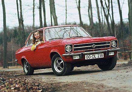 Opel Ascona A fanns som tvådörrars sedan.