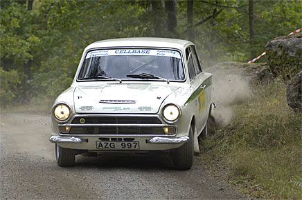 Tony "Roten" Jansson i Lotus Cortina vinner mycket just nu.