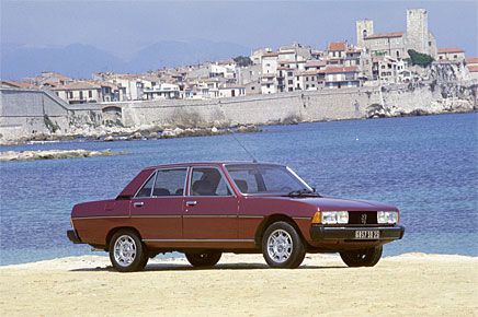 Pininfarina låg bakom 604:ans design. Under de tio år som modellen tillverkades var de exteriöra förändringarna mycket små.