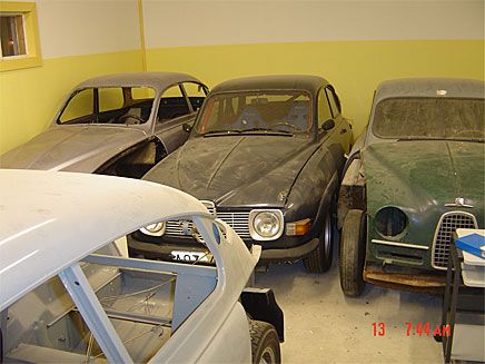 Denna står o väntar på karossbyte då den är lite sned o vind efter en del turer vid sidan av vägen o ett par rullningar. /Bengt, Torsby