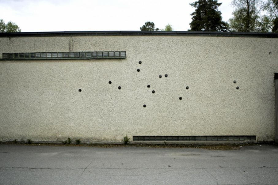 Bubblor i fasaden: små ljusinsläpp.