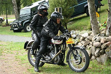 Anders och Birgitta Johansson var först ut i rallyt på sin BSA B3 från 1953.