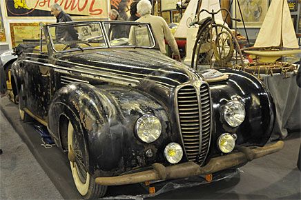 Det är en trend med patinerade bilar. Denna Delahaye från tidigt 1950-tal var intakt men bar spår av att ha stått i en fuktig lagerlokal i decennier.