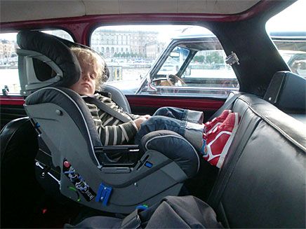 En pappaledig Klassikerreporter är glad åt att han har bilen som hobby också -så klart. Givetvis får sonen följa med på träffarna.