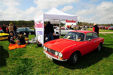 Klassiker och Automobil var i år med på Skoklosterträffen, givetvis hade vi flera italienska bilar med oss, bland annat chefredaktör Legelius Alfa Romeo GT 1600 Junior 1975.