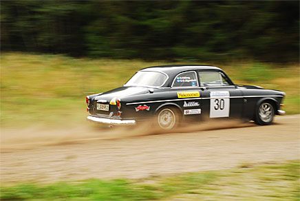Sven Olof Jägerstedt tar sig igenom en kurva på SS1.