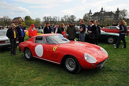 Fint folk kommer sent heter det, det gäller tydligen fina bilar också. En Ferrari 275 GTB 1965 smög sig in sent på dagen.
