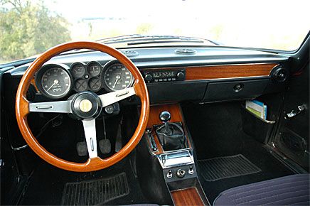 Klassisk interiör i sitt sista utförande. Bilen har bara gått 7 000 mil och det känns.