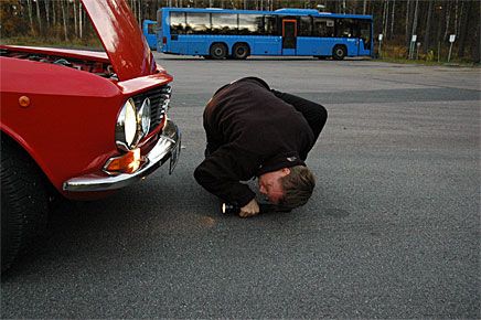 Bilhypokondriker i aktion. Var det min bil som gjorde oljespåren där borta?