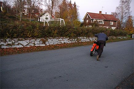 Vänta här.... Det var det sista vi såg av Stefan. Tre timmar senare ringde han dock och gasade triumferande i luren.