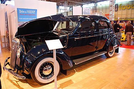 Få engelsmän hade sett en Volvo Carioca tidigare men nu hade de chansen. Influerad av Chrysler Airflow byggdes den 1936 i 500 exemplar. Detta hade stått i många år på ett museum i USA men nyligen köpts av en engelsk Volvosamlare.