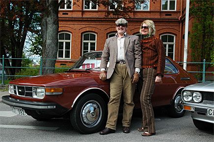 Fredrik Almqvist och Karin Sigfeldt från Mellerud kom i brun Saab 99 Combi-Coupé -75. Fredrik är själv av årsmodell -75!