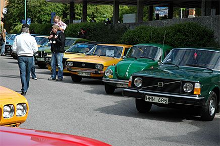 Volvo 244, pilgrön foilka, Passat., Renault 17. Saab V4...