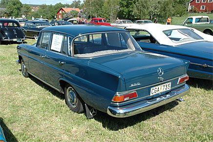 Mercedes 200 som bara gått 5000 mil till salu.