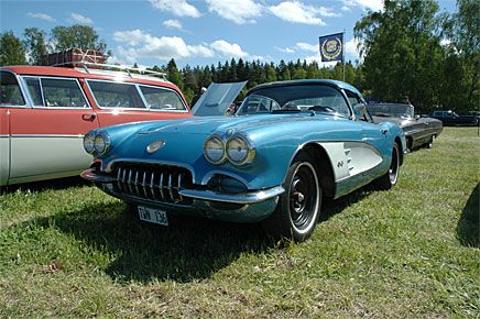 Navkapslar, det är inget för en sportbil! En tidig Corvette i skönt bruksskick.