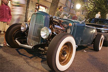 Hot Rod på klassiskt vis. Whitewalls och skärmlöst.