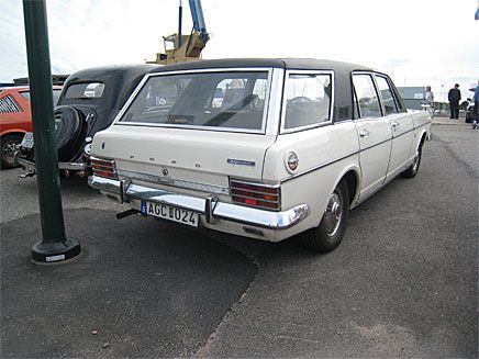 Otrolig Ford Zodiac Mk4 Estate 1969 - från början använd som kamerabil i England för att dokumentera vägnätet, därför är den vänsterstyrd. Och det passar ju bara nu när den via Danmark letat sig till Sverige.