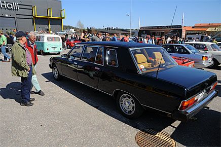 Efter att Frankrikes president Giscard d´Estaing avlagt ett statsbesök i Finland och gjort oförblommerad reklam för Peugeot 604 i limousineversion så köptes flera Heuliezlimousiner in av den finska staten. Är det här en av dem?
