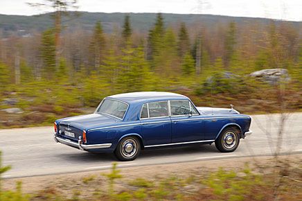 Kan det finnas lämpligare bil att sluka milen i Norrbotten med än en Rolls-Royce Silver Shadow 1969? Troligen inte.