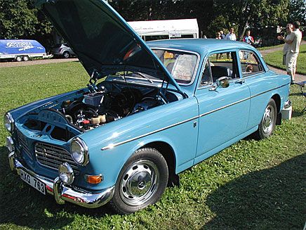Den mellanblå är såld ny i Belgien och importerad till Sverige där den pedantrenoverats. Fanns utställd på Automobil Classic Cars i Rosersberg i augusti. Jonny Mattsson